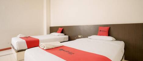 Basic Double or Twin Room | Desk, free WiFi, bed sheets