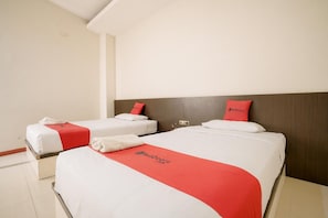 Basic Double or Twin Room | Desk, free WiFi, bed sheets