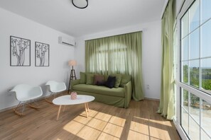 House, 2 Bedrooms (Villa Arete) | Living room | 40-inch flat-screen TV with satellite channels, TV