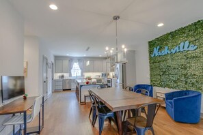Dining - Music City`s Finest-Edgehill-2500 SQFT (Nashville)