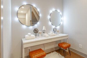 Interior - Music City`s Finest-Edgehill-2500 SQFT (Nashville)