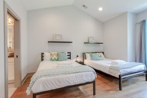 3 bedrooms, desk, iron/ironing board, travel cot