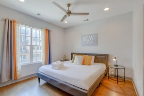 3 Schlafzimmer, Schreibtisch, Bügeleisen/Bügelbrett, Reisekinderbett