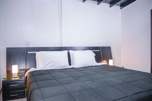 6 bedrooms, desk, iron/ironing board, WiFi