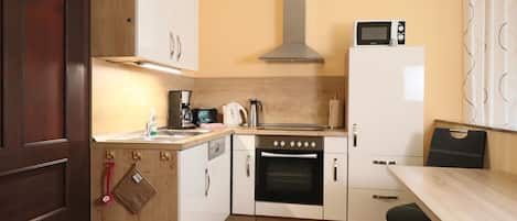 Leilighet – comfort, 1 soverom, balkong | Eget tekjøkken | Kjøleskap, mikrobølgeovn, ovn og kokeplater