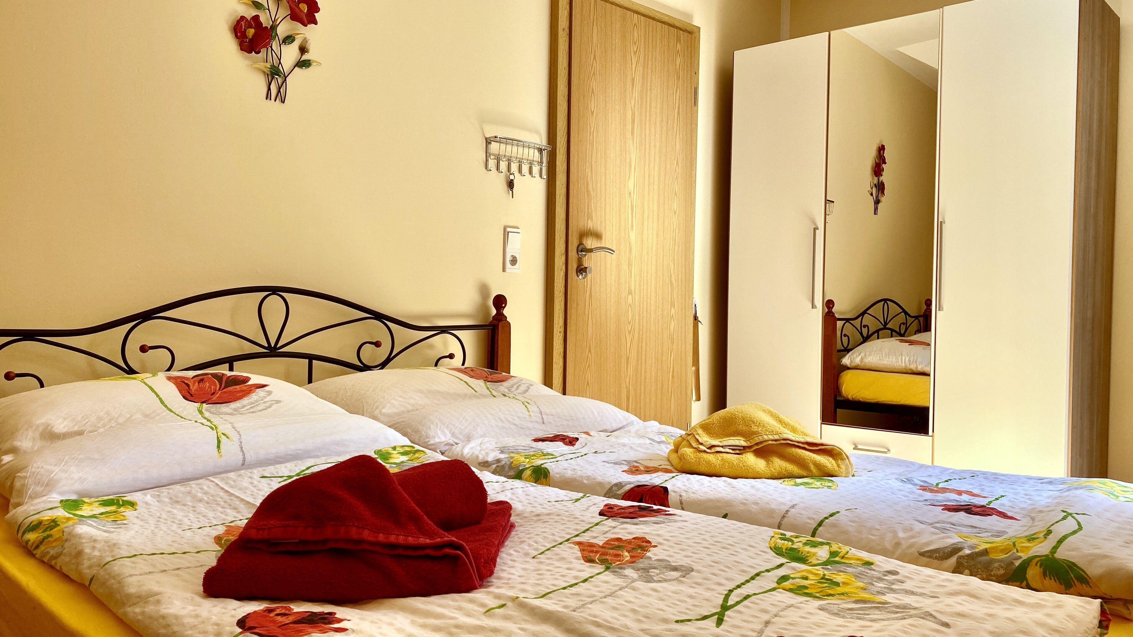 Economy Room | Wardrobe