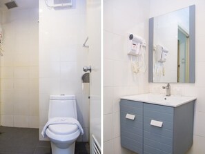 A bathroom with a toilet, a shower, and a sink with a mirror. - De' Viana Hotel & Apartment (Kota Bharu)