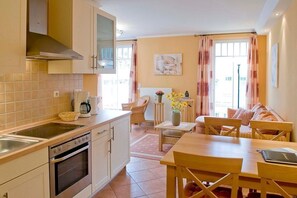 Køleskab, ovn, opvaskemaskine, kaffe-/temaskine