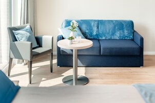 Quarto casal luxo, vista para o jardim | 1 quarto, escrivaninha, espaço de trabalho para notebook