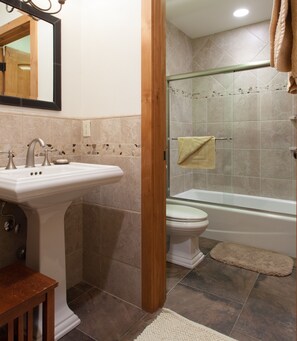 Hair dryer, towels, soap, shampoo - Walk to Canyon Lodge from this Cozy and Updated Condo
TOML-CPAN-11200 (Mammoth Lakes)