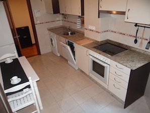 Dishwasher, cookware/dishes/utensils