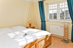 2 bedrooms, WiFi, bed sheets