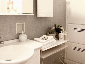 Apartment, 3 Schlafzimmer | Badezimmer | Kostenlose Toilettenartikel, Haartrockner