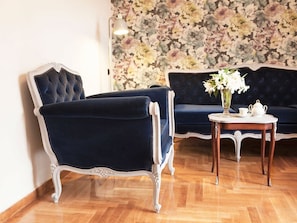 Apartment, 3 Schlafzimmer | Wohnzimmer | Flachbildfernseher