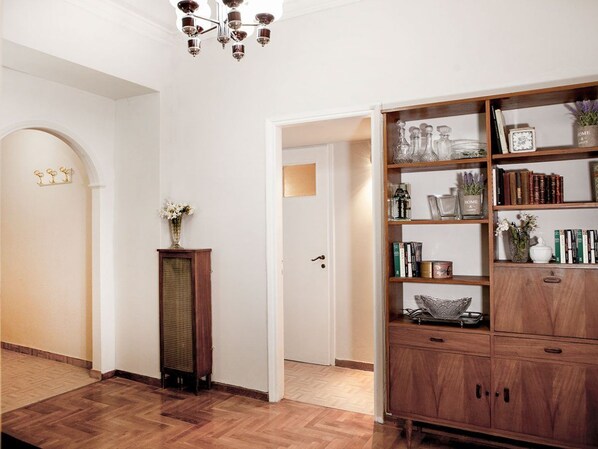 Apartment, 3 Schlafzimmer | Wohnbereich | Flachbildfernseher