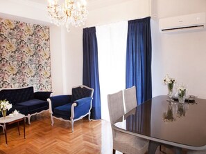 Apartment, 3 Schlafzimmer | Wohnbereich | Flachbildfernseher