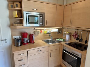 Kühlschrank, Mikrowelle, Ofen, Geschirrspüler