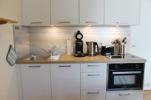 Kühlschrank, Mikrowelle, Ofen, Geschirrspüler