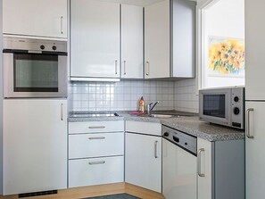 Kühlschrank, Mikrowelle, Ofen, Geschirrspüler