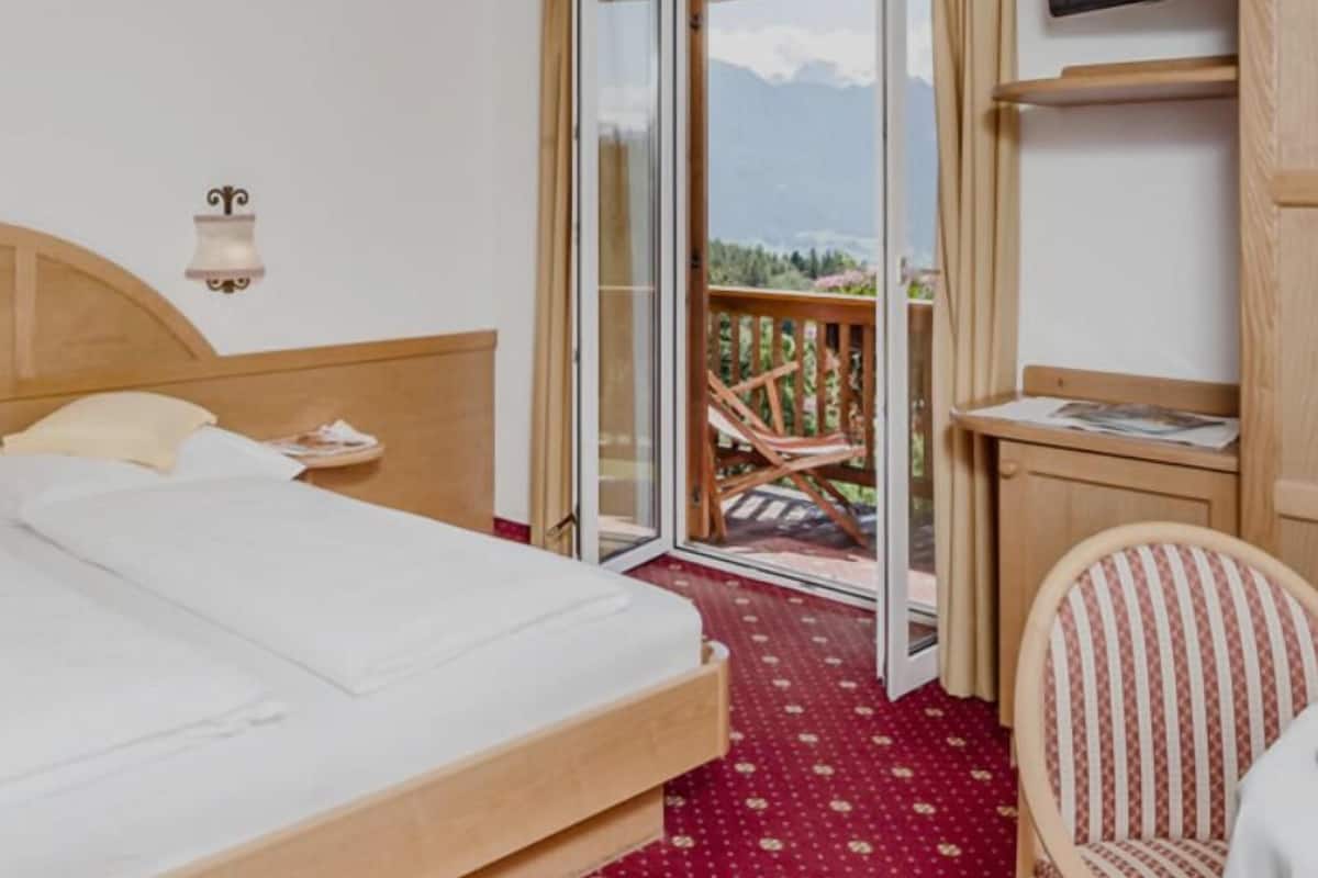 Classic Double Room | In-room safe, desk, free WiFi, wheelchair access