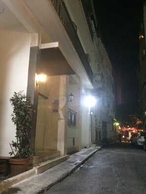 Vista frontal de la propiedad