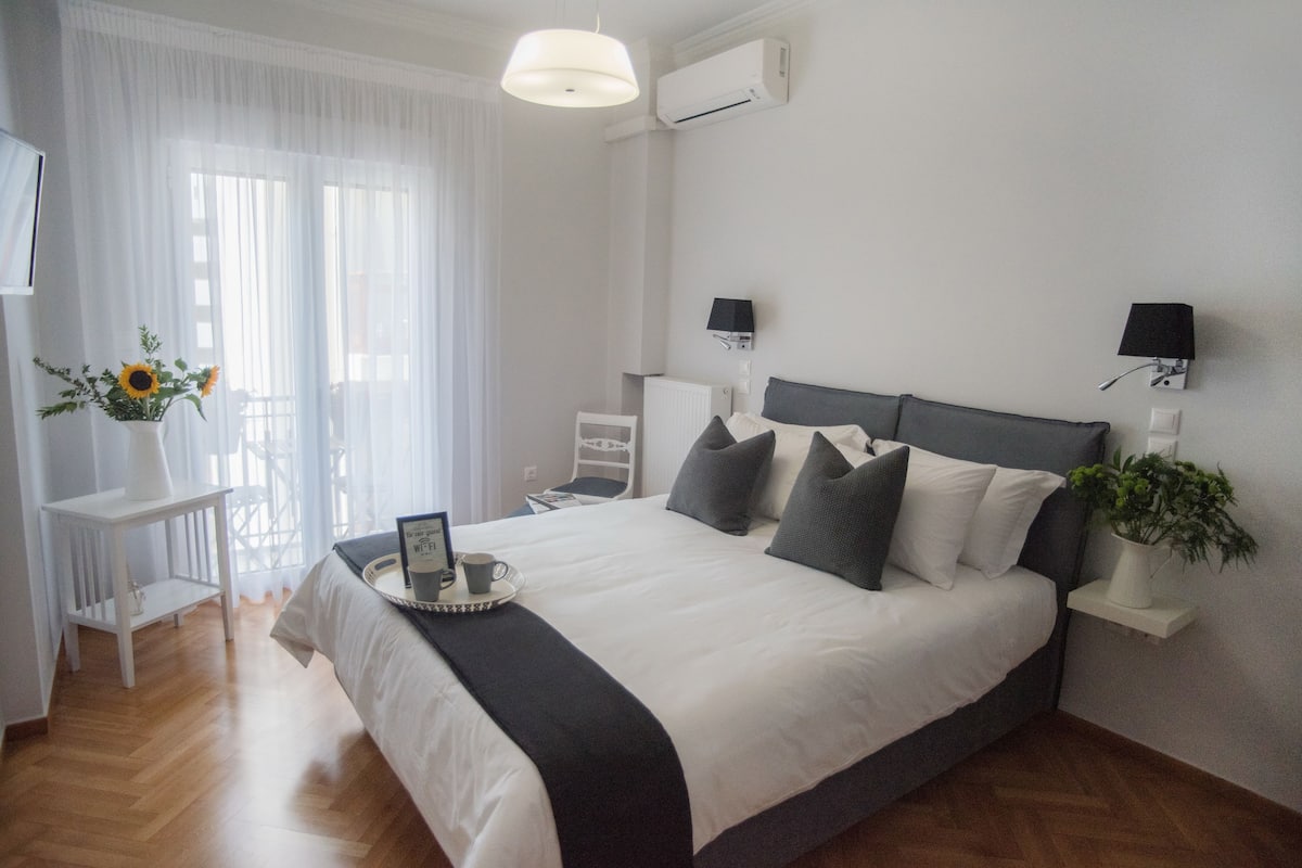 1 bedroom, Egyptian cotton sheets, premium bedding, memory-foam beds