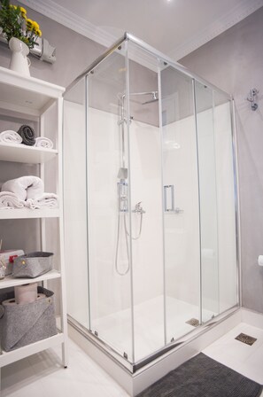 Bathroom - Living near Acropolis by Sylvia Staikou (Athens)