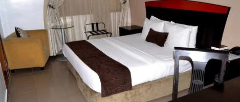 Basic Room | Minibar, desk, soundproofing, free cots/infant beds