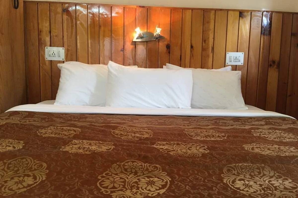 Standaard kamer, 1 kingsize bed | Babybedden, extra bedden, gratis wifi