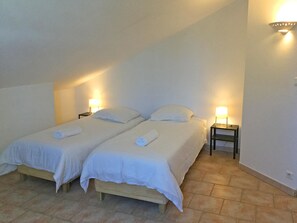 5 bedrooms, iron/ironing board, free WiFi, bed sheets - Vacation rental house pool LES VIGNERES LS2-338 (Cavaillon)
