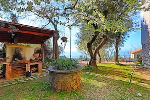 BBQ/picnic Area - Ulivi Apartment (Sorrento)