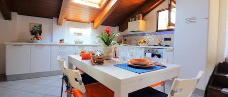 Apartment, 2 Bedrooms | Private kitchen