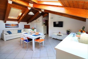Apartment, 2 Bedrooms | Living area