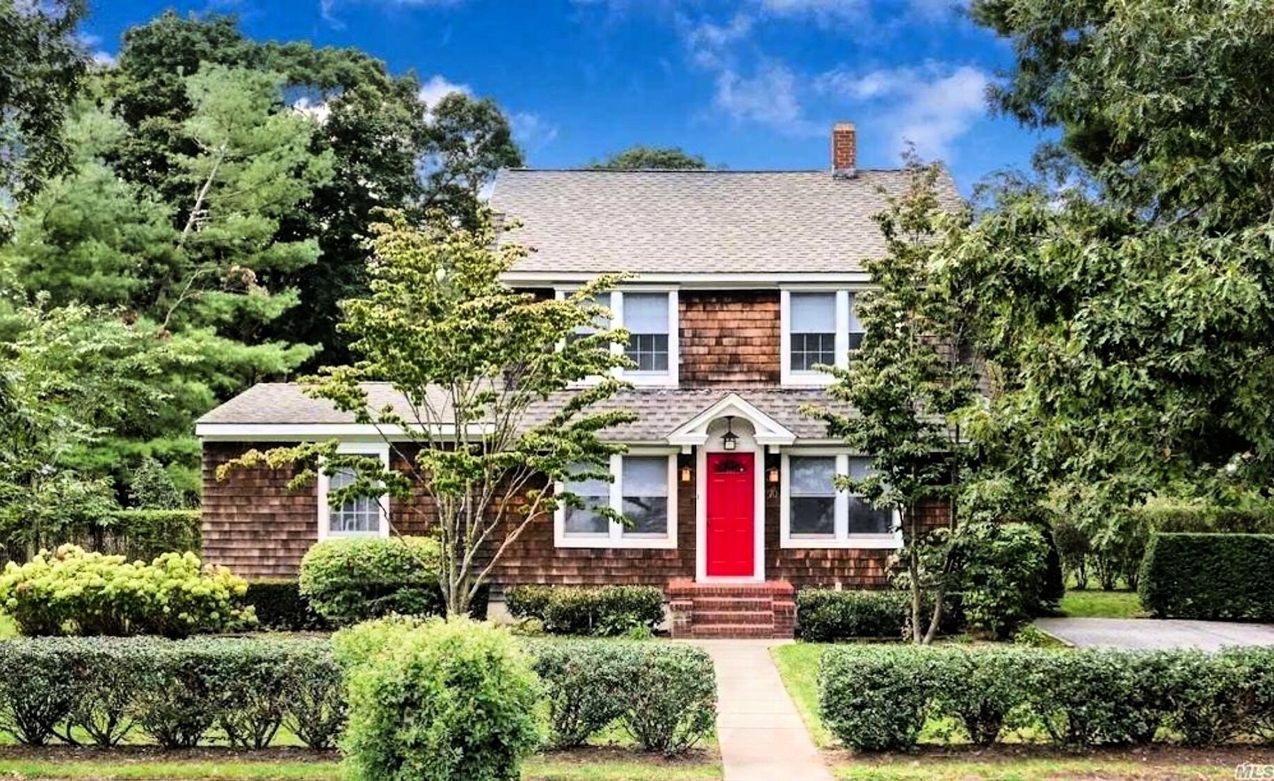 Gorgeous Bellport Village beach home w/ pool