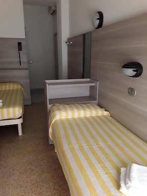 In-room safe, bed sheets