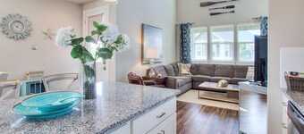 Beautifully appointed home, ADA accessible and hot tub