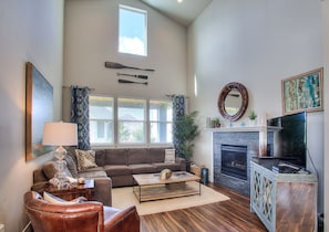 TV, fireplace, DVD player - Beautifully appointed home, ADA accessible and hot tub (Ocean Shores)