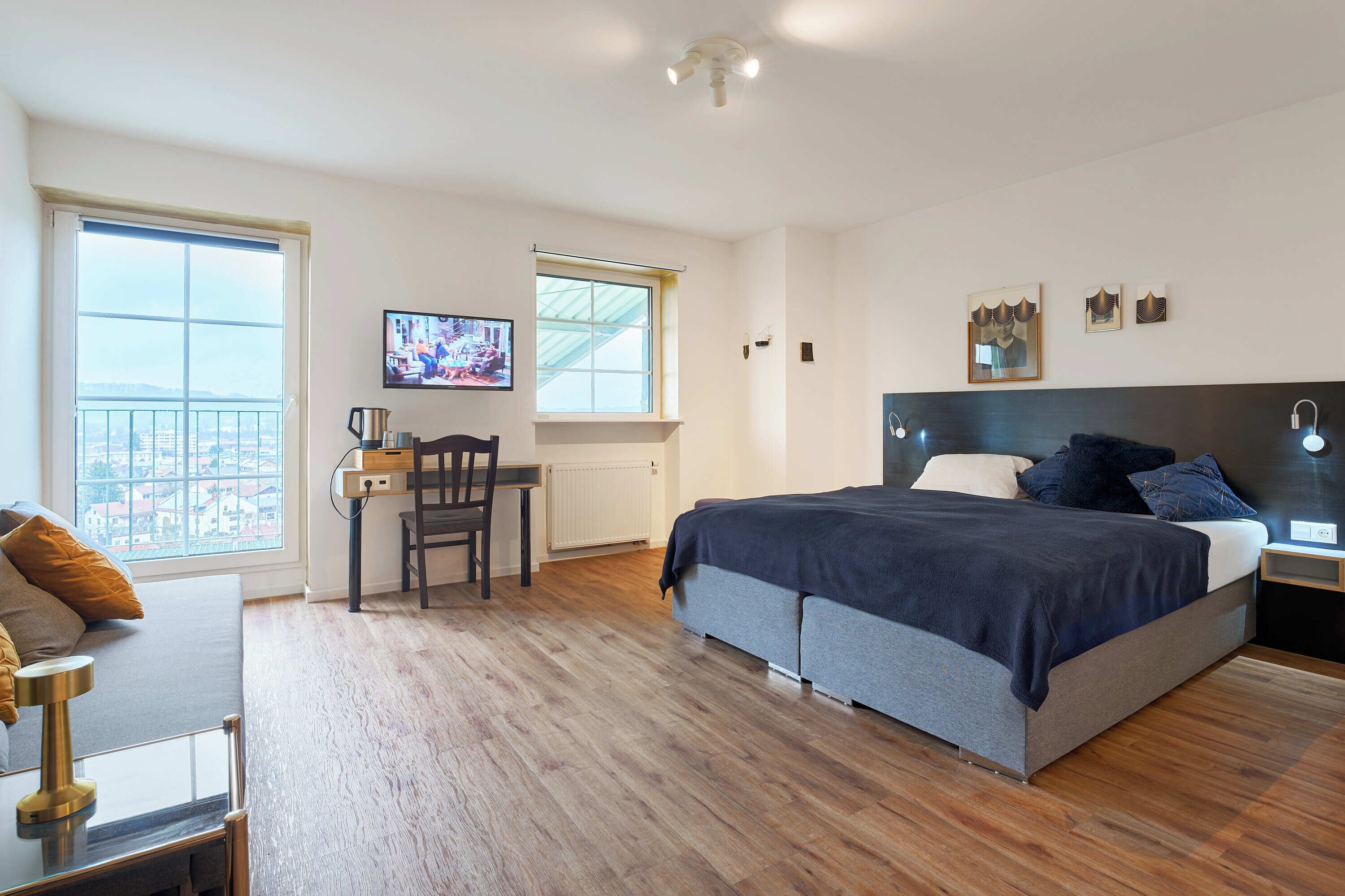 Classic-Doppelzimmer, 1 Queen-Bett, Nichtraucher | Individuell dekoriert, individuell eingerichtet, Schreibtisch