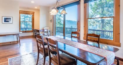 Luxury Home with Lake View; Elevator, ADA compliant. 30 day min