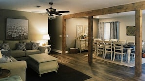Smart TV, fireplace - Greer’s Ferry Lake & Little Red River Cabin (Heber Springs)