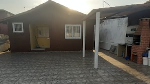 Property grounds - House in Peruíbe, SP.  (Jardim Brasil)