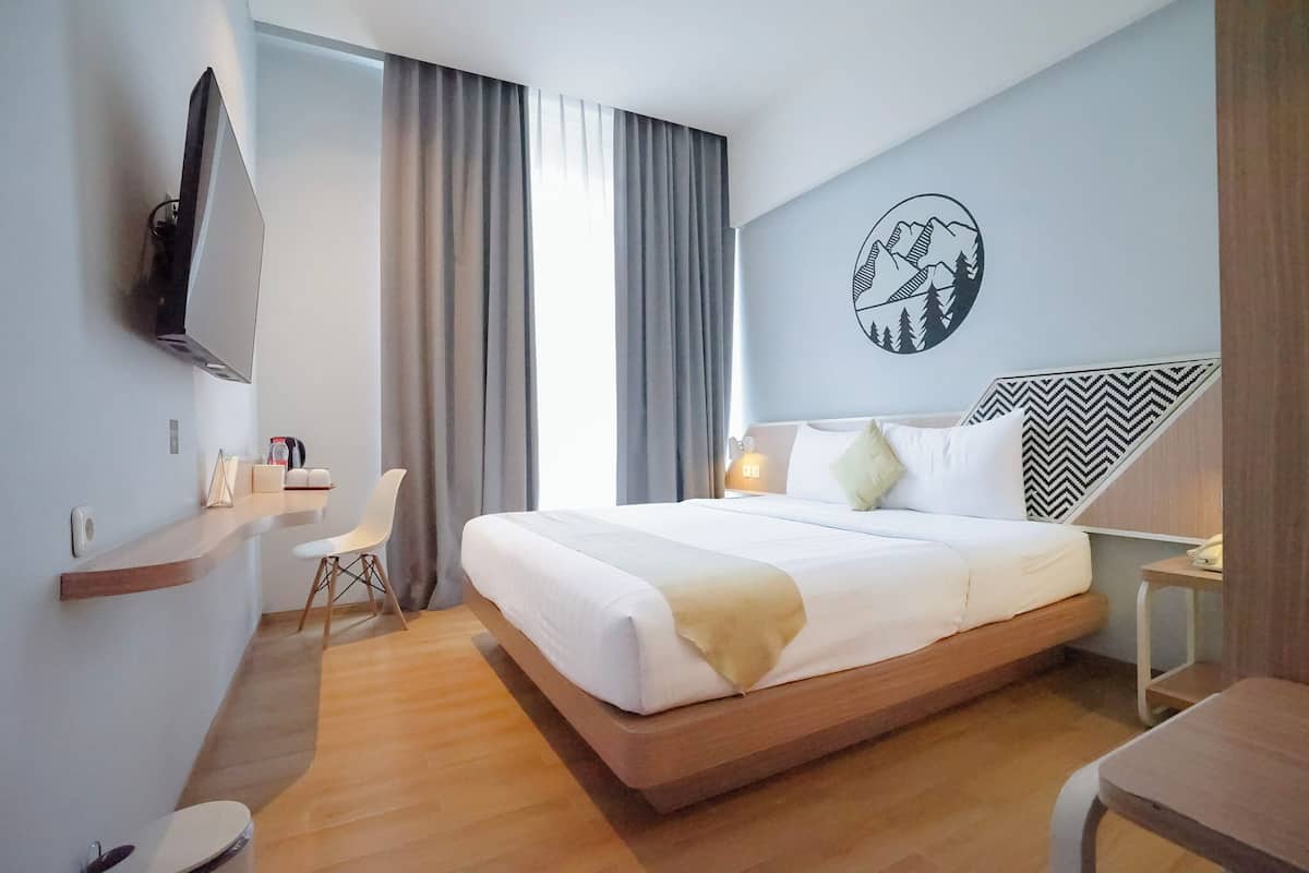 Deluxe Double Room | Desk, laptop workspace, WiFi (free), bed sheets