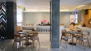 Breakfast, lunch and dinner served