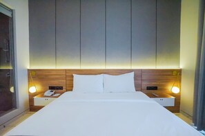 Desk, laptop workspace, free WiFi, bed sheets - Facade Hotel by Azana (Tawangmangu)
