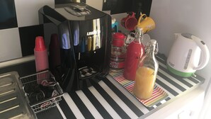 بوفيه فطور مجانًا يوميًا