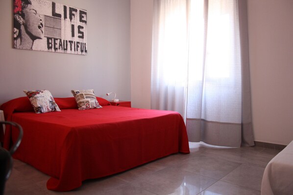 Individually furnished, desk, iron/ironing board, free cots/infant beds - Interno 10 (Syracuse)