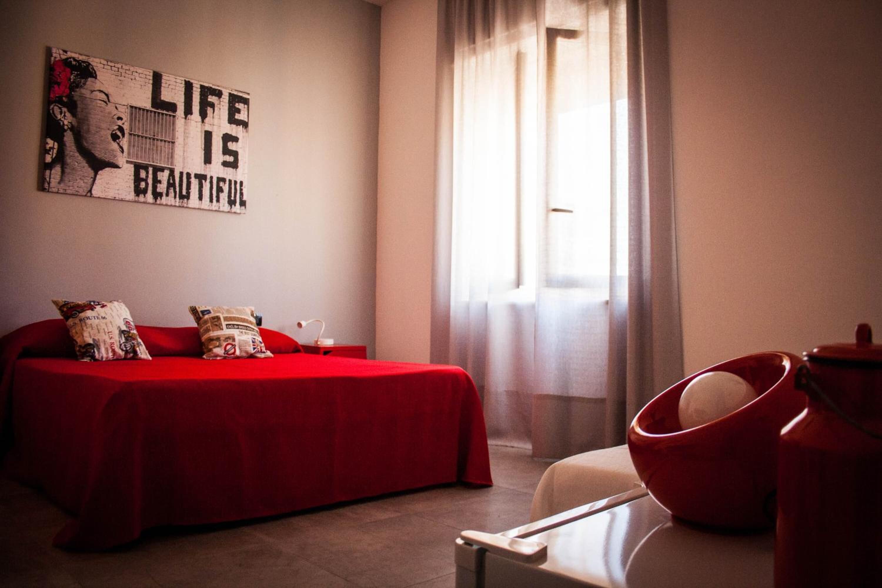 Ameublement personnalisé, bureau, fer et planche à repasser