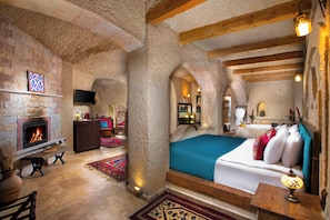 Royal Cave Suite | Bar mini, dihias secara berasingan