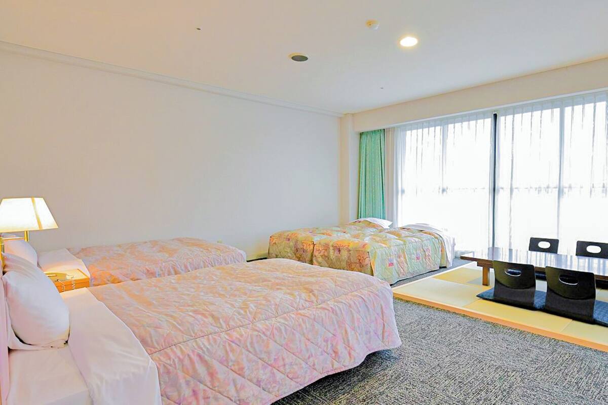 Deluxe Quadruple Room | Desk, blackout curtains, free WiFi, bed sheets