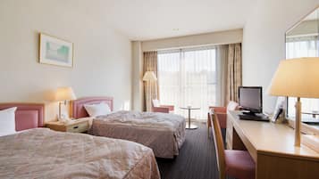Business Twin Room | Desk, blackout curtains, free WiFi, bed sheets